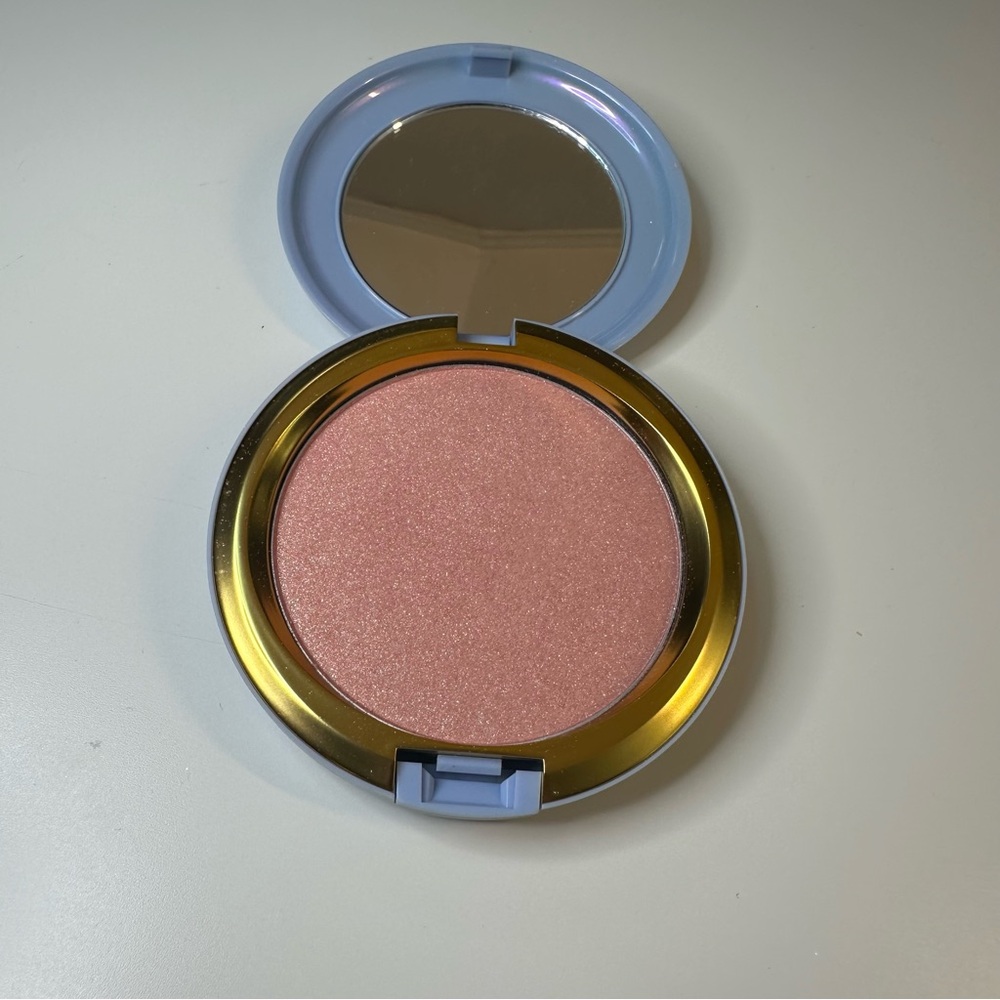 MAC Cosmetics x Disney Cinderella Blush Highlight in Coupe D’Chic